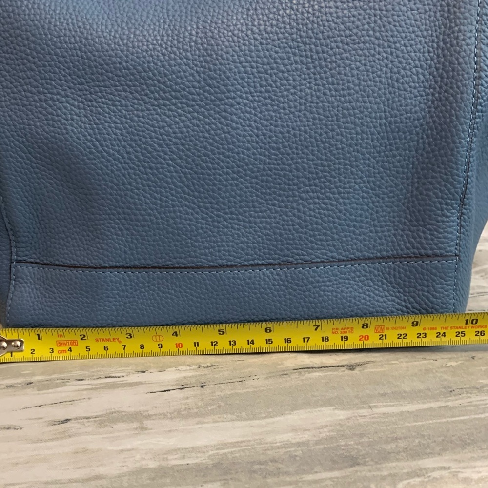 Michael Kors shoulder bag. - Picture 10 of 12